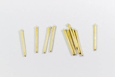 Açılı açık rasgele yayılmış çoklu doz beyaz maç başı örtülü maçlar