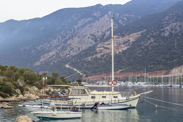 Brote Perspectiva Yates Pequeño Puerto Del Mar Mediterráneo Turquía — Foto de Stock