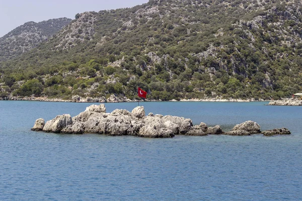 地中海美丽海岸之一的岩石岛清洁拍摄 — 图库照片