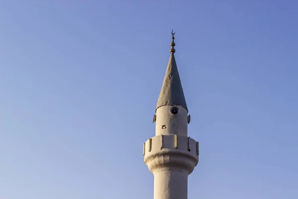 Jasné Natáčení Starého Zdiva Minaret Pozadí Modré Oblohy — Stock fotografie