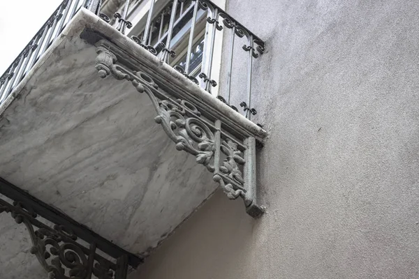 Bijgesneden Shoot Van Marmeren Console Balkon Schone Gevel Gebouw — Stockfoto