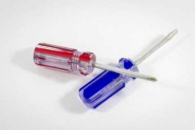 Küçük boyutta konumlandırılmış varsayılan Tornavidalar çapraz yakın çekim ateş