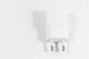 En iyi açık ateş beyaz renkli cep telefonu şarj adaptörü