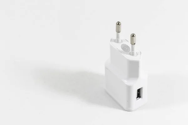 Perspectief Schieten Van Witte Gekleurde Mobiele Telefoon Opladen Adapter — Stockfoto