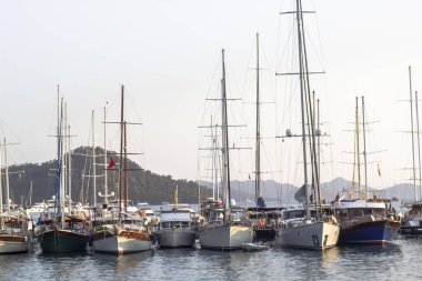 Ahşap Yelkenli Yat günbatımı zaman kıyıya yakın bakış açısı çekimleri