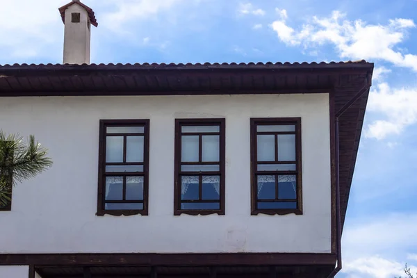 Tiro Dianteiro Janelas Madeira Inacabadas Casa Turca Tradicional Alvenaria Safranbolu — Fotografia de Stock