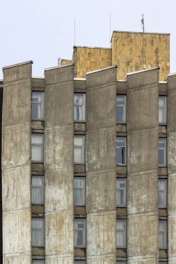 Beton ofis eski bina modernist tarzı dikey çekim