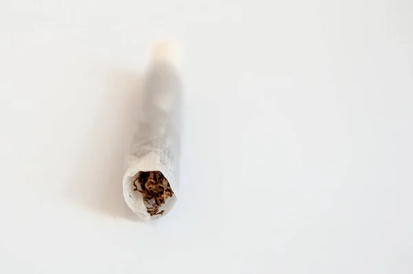 Очистить Переднюю Съемку Ручной Работы Одной Сигареты Горизонтальное Положение — стоковое фото