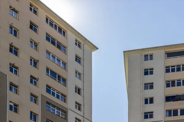 Spodní Část Betonového Strukturovaného Hmotnostního Pouzdra Otevřená Fasáda — Stock fotografie