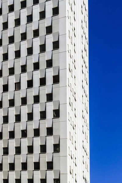 Verticaal Frame Van Hoogbouw Kantoorgebouw Witte Kleur Gevel — Stockfoto