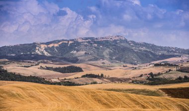Volterra Ortaçağ şehir Toskana İtalya, güzel tepeler, yatay