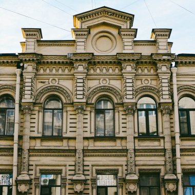   Saint Petersburg binanın cephe