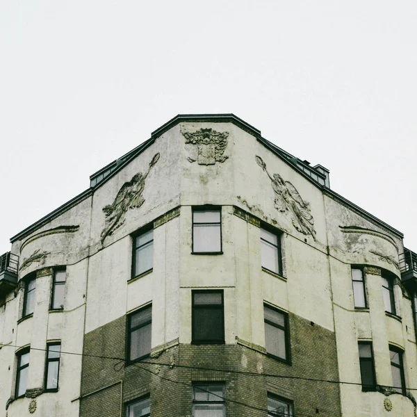 Saint Petersburg binanın cephesinde oyma işi — Stok fotoğraf