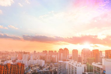 Şükran günü kavramı: Bokeh ışık ve şehir manzarası gündoğumu arka plan bulanıklık