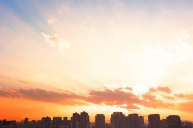 Şükran günü kavramı: Bokeh ışık ve şehir manzarası gündoğumu arka plan bulanıklık