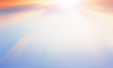 Renkli gökyüzü kavramının arkaplanı: Alacakaranlık rengi gökyüzü ve bulutlarla dramatik gün batımı