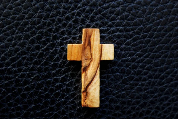 Cruz Cristã Aparece Brilhante Fundo Céu — Fotografia de Stock