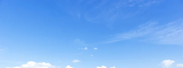 Концепція Небесного Світу Абстрактна Біла Хмара Ясне Блакитне Небо Фоні — стокове фото