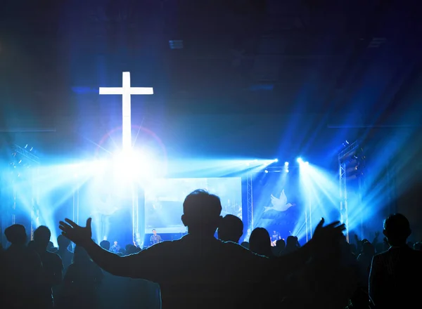 Conceito Adoração Igreja Cristãos Levantando Mãos Louvor Adoração Concerto Música — Fotografia de Stock