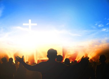 Kilise ibadet kavramı: Hıristiyanlar övgü ve ibadet bir gece müzik konserinde ellerinde yetiştirme