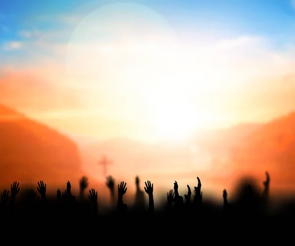 Lovprisning Och Tillbedjan Koncept Silhuetten Kristna Böner Höja Handen Medan — Stockfoto