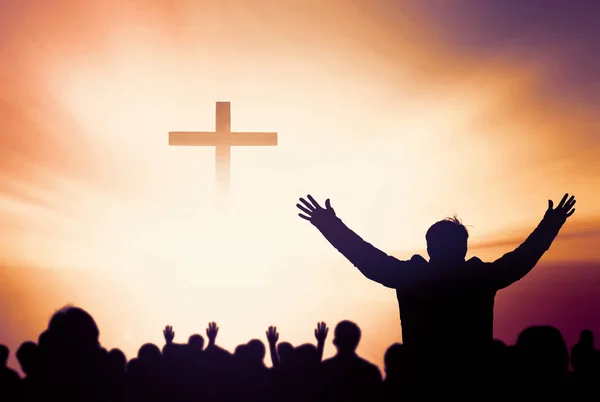 Conceito Louvor Adoração Silhueta Orações Cristãs Levantando Mão Enquanto Reza — Fotografia de Stock