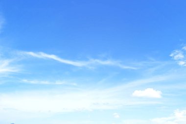 Göksel dünya kavramı: soyut bulut beyaz ve mavi gökyüzü güneşli gün doku arka planda temizleyin