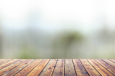 Şehir kavramı: ahşap masa üstü arka bina bulanıklık cam pencere duvarı üzerinde