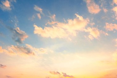 Gündoğumu gökyüzü ve sabah bulutu