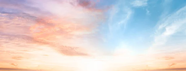 Verbazingwekkend Panorama Kleurrijke Hemel Dramatische Zonsondergang — Stockfoto