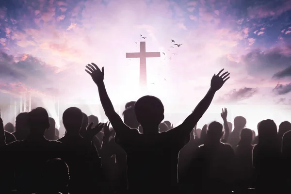 Keresztény Emberek Csoport Fel Kezét Imádják Jézus Krisztust Együtt Kereszt — Stock Fotó