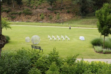 Kolodeje nad Luznici, Çek Cumhuriyeti: 23 Haziran 2018: düğün Park kale Mitrowitz hazırlanması.