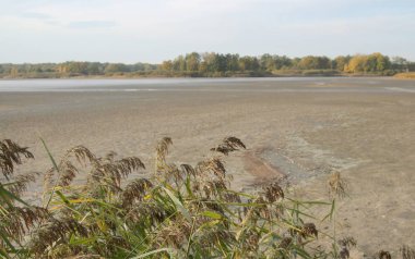 Balıkçılık dışarı sırasında boş su birikintisi