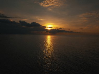 Plaj görmek için en büyük gün batımı 