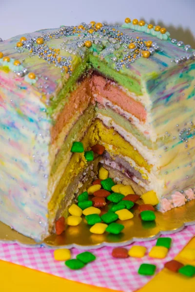 Renkli hapları renkli dışarı dökülür