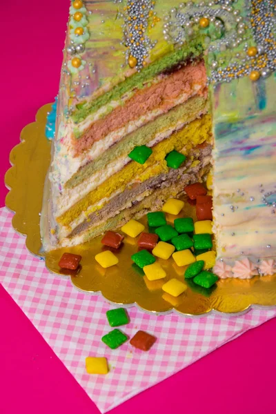 Pastel cortado de color en una frambuesa — Foto de Stock