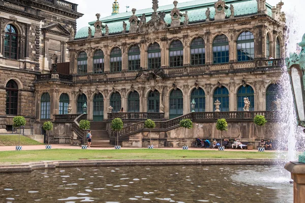 Dresden 'deki ünlü Zwinger Sarayı