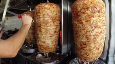 Gyros hazırlık sokak Restoran, kasap bıçağı Bileme mutfakta üzerinde