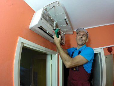 Dijital ölçüm aleti test ile Klima mühendisi