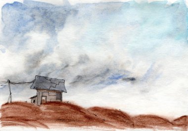 Bulutlu bir karamsar günde elektrik direkleri ile metal levhalar yapılmış eski bir ahır evi