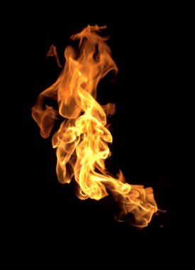 Siyah arkaplandaki alevler soyut.