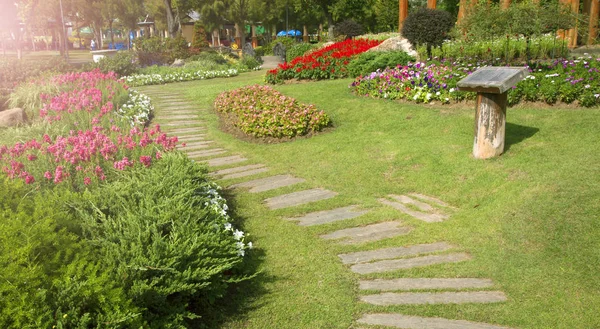 Parco Pubblico Passerella Fiore Giardino Sfondo Naturale — Foto Stock