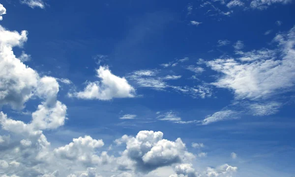 Céu Azul Nuvens Brancas Abstrato Natureza Fundo — Fotografia de Stock