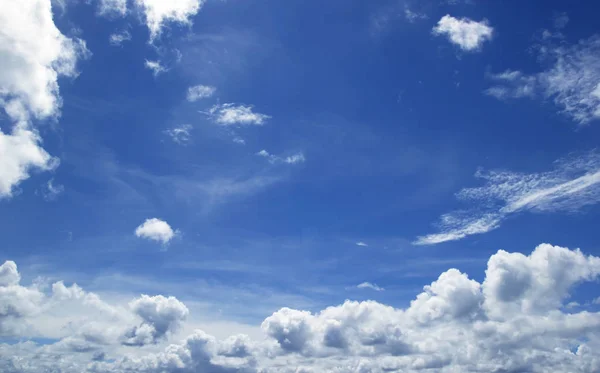 Céu Azul Nuvens Brancas Abstrato Natureza Fundo — Fotografia de Stock