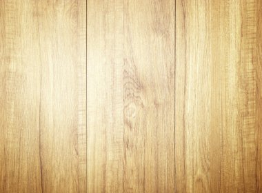 Hardwood akçaağaç basketbol sahasının zemini yukarıdan görünüyor.