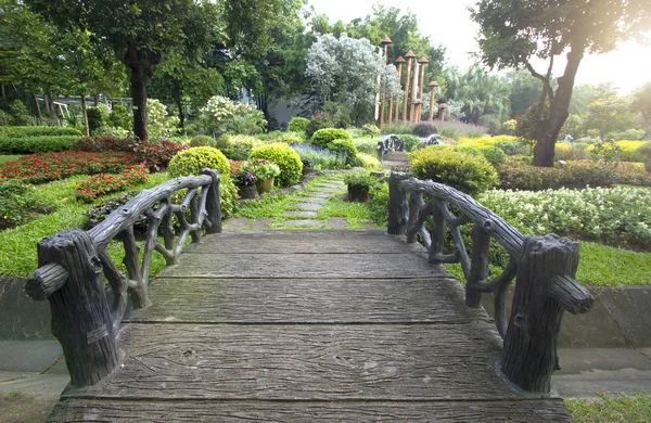 Giardini Pubblici Ornamentali Cespugli Verde Fiori — Foto Stock