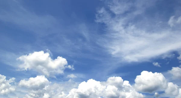 Cielo Azul Nubes Blancas Fondo Abstracto Naturaleza —  Fotos de Stock