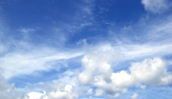 Céu Azul Nuvens Brancas Abstrato Natureza Fundo — Fotografia de Stock