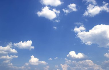 Mavi gökyüzü ve bulutlar gökyüzü