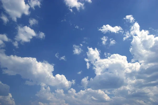 Ciel bleu et nuages ciel — Photo